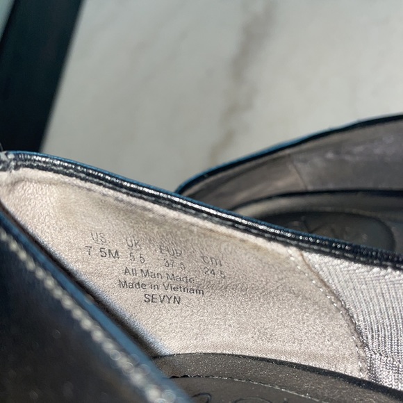 Black Pointed Toe Heels - Picture 4 of 6